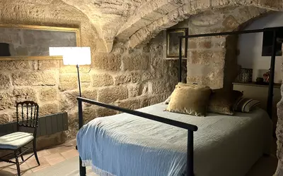 Uzès (30700)