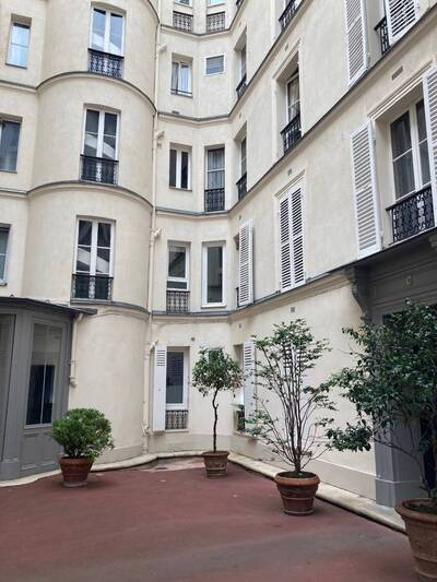 Location appartement studio Paris 9e