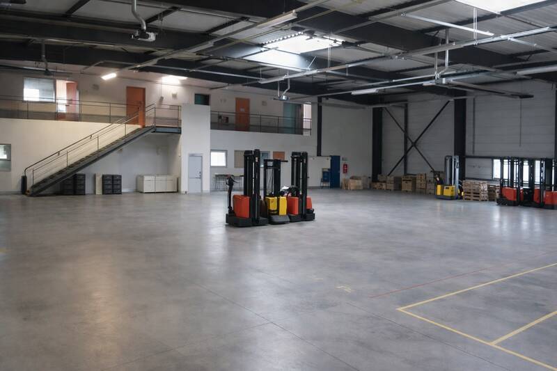 Local d'activité Périgny - 1.665&nbsp;m² - 15.000&nbsp;&euro;