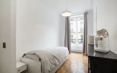 Paris 8E