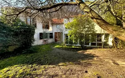 Rare À Montreuil Grande Maison Sur Jardin Arboré
