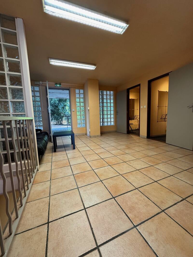Bureaux, local professionnel Marseille 12E - 120&nbsp;m² - 215.000&nbsp;&euro;
