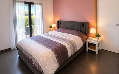 Uzès (30700)