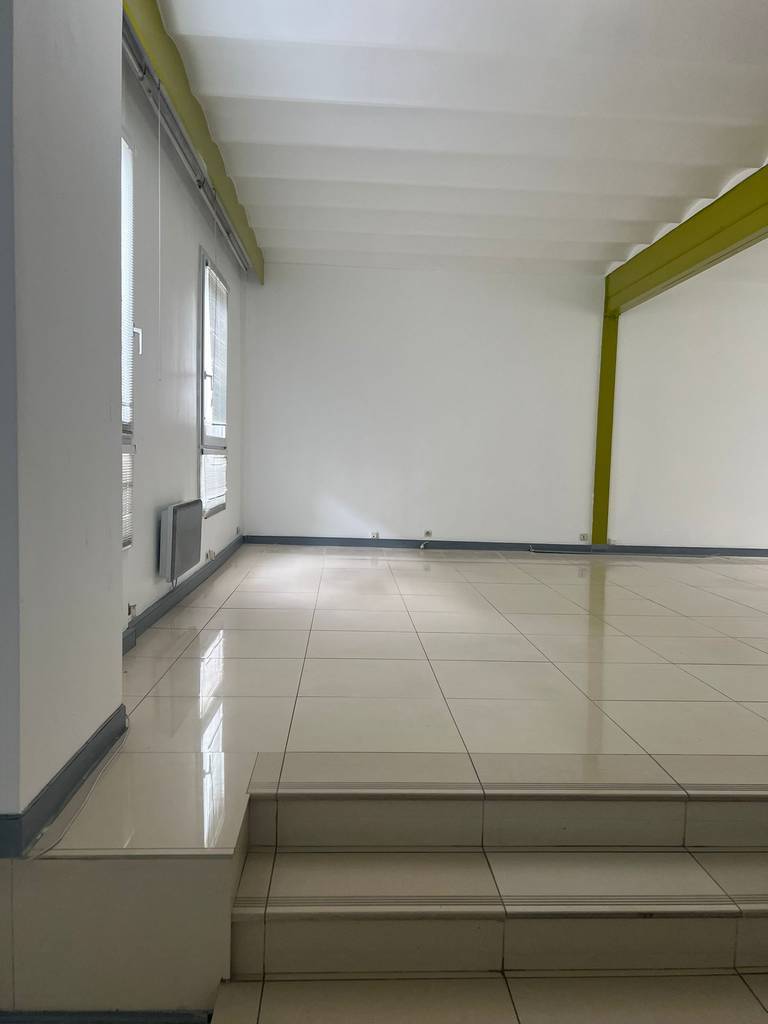 Bureaux, local professionnel Montreuil (93100) - 105&nbsp;m² - 2.290&nbsp;&euro;