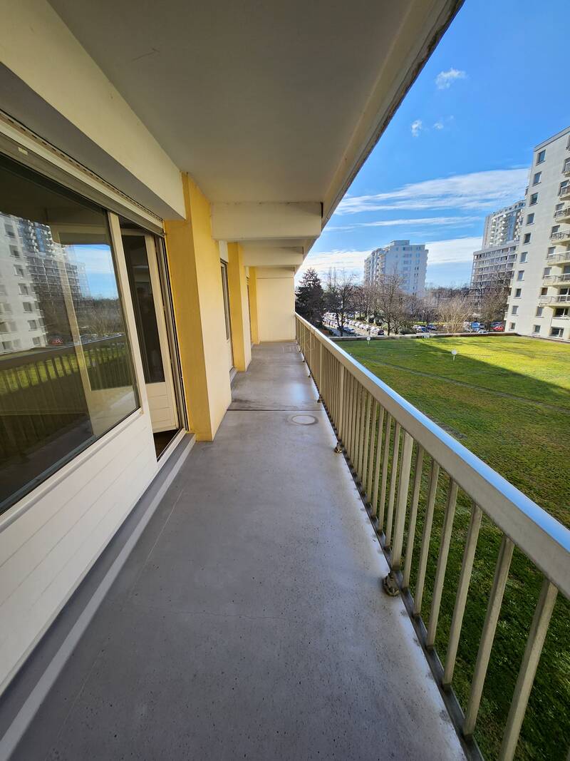 Lumineux Avec Balcon Et Parking
