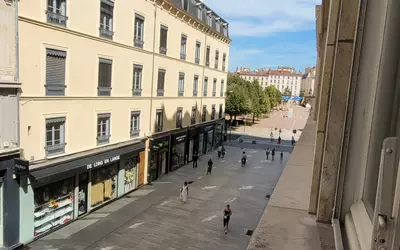 + 2 Stationnements - Lyon 2E (69002)