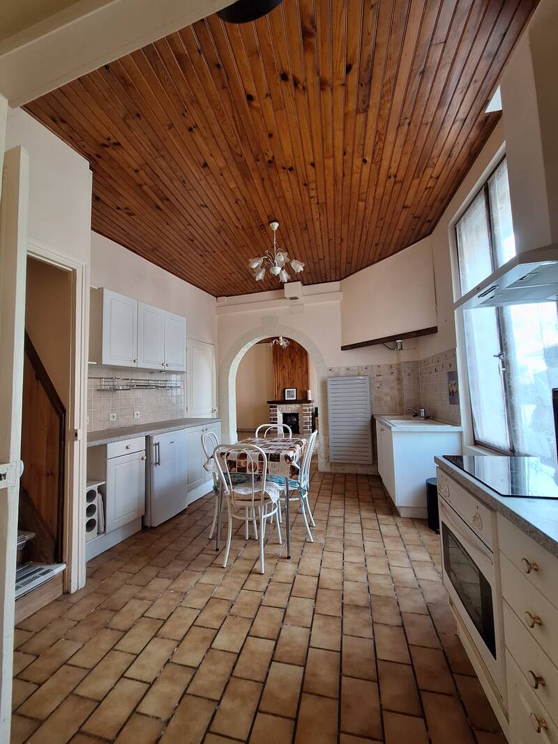 Chauny (02300)