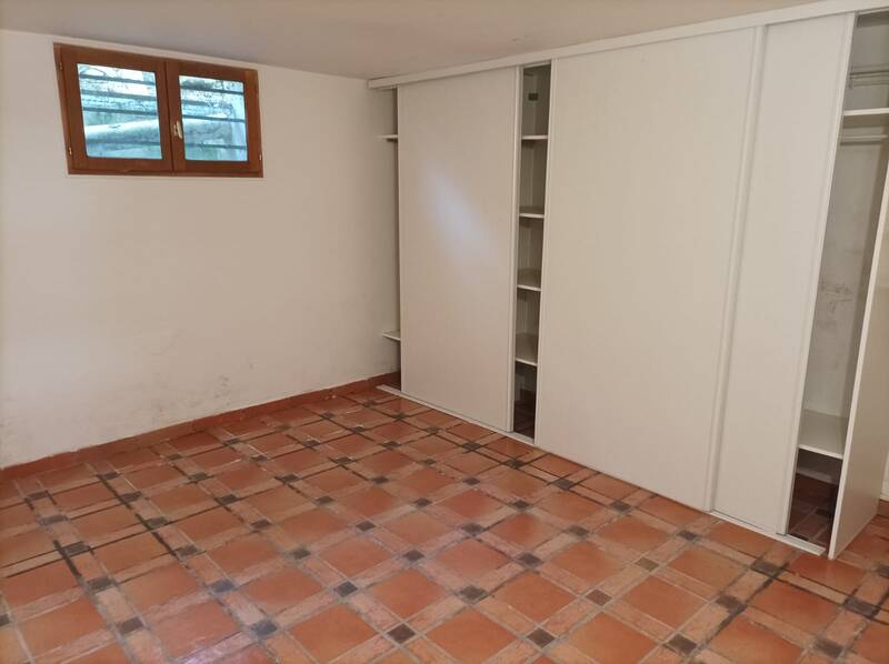 Habitable + 114 M2 De Sous-Sol