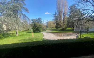 Proche Entrée Château De Versailles.