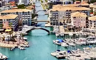 Fréjus (83600)