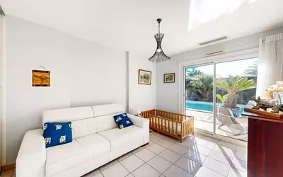 Plain Pied Avec Spacieux Jardin Et Piscine