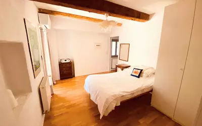 Uzès (30700)