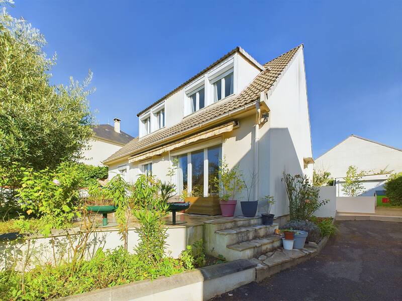 Le Plessis-Trévise (94420), Dans Le Quartier Du Val Roger