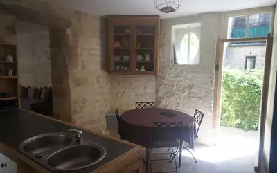 Uzès (30700)