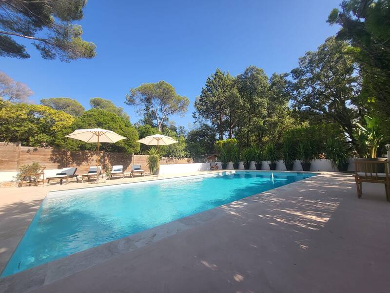 Fréjus (83600)