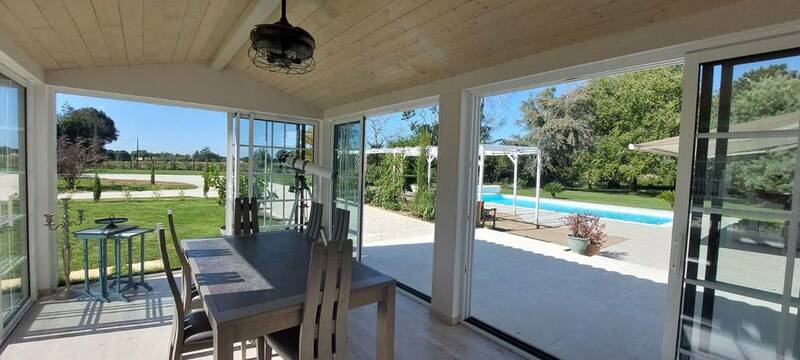 Longere Climatisée Avec Piscine Et Véranda