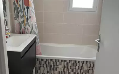 Bourg (33710)