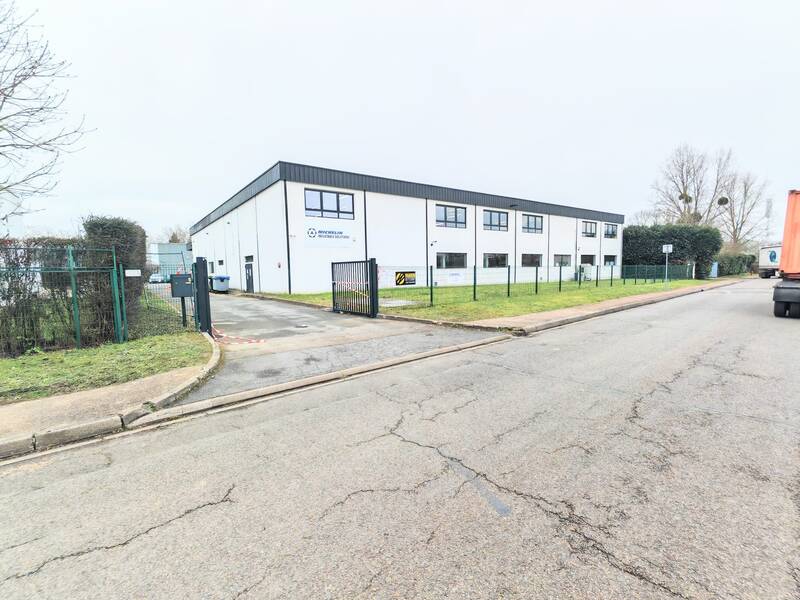 D'activité De 2600M² Vendu Loué