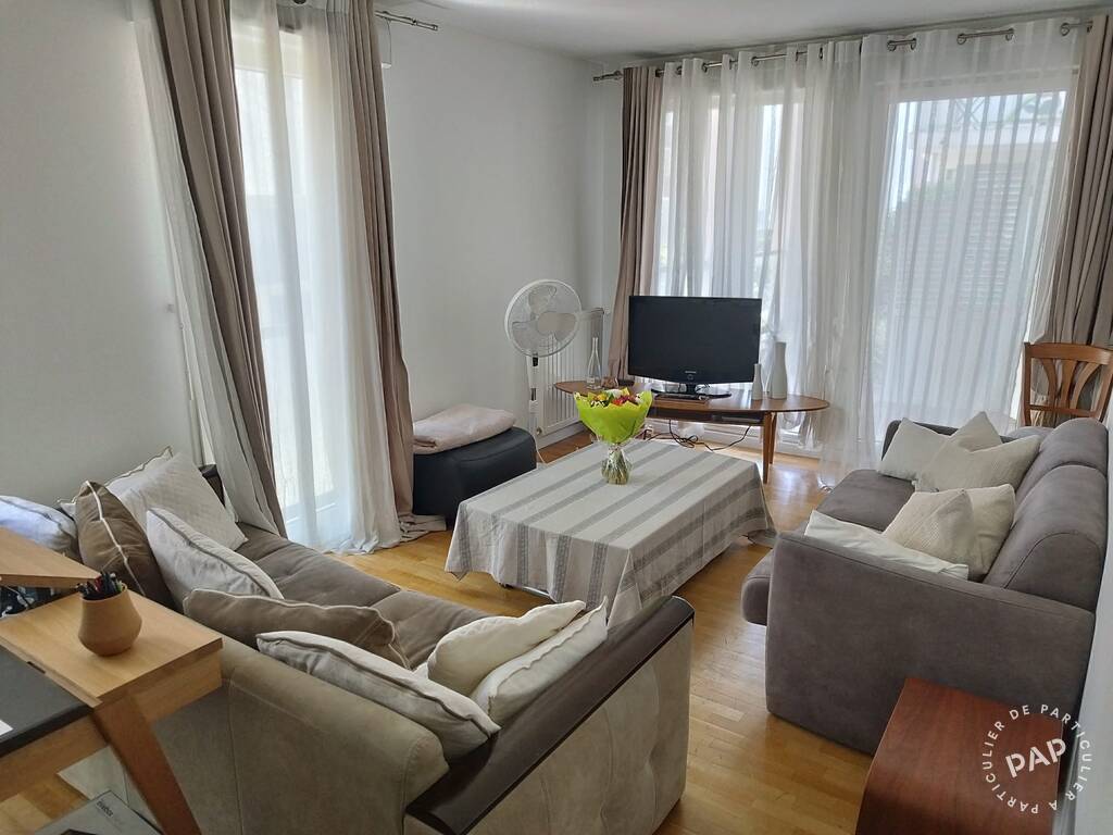 Location meublée appartement 2 pièces 50 m² Nanterre (92000)
