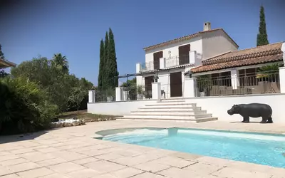 Fréjus (83600)