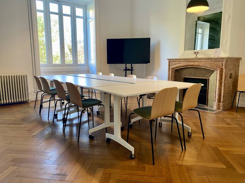 Bureaux, local professionnel Bordeaux - 45&nbsp;m² - 4.018&nbsp;&euro;