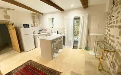 Uzès (30700)
