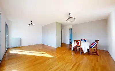 Lumineux Avec Balcon Et  Parking- Pessac-