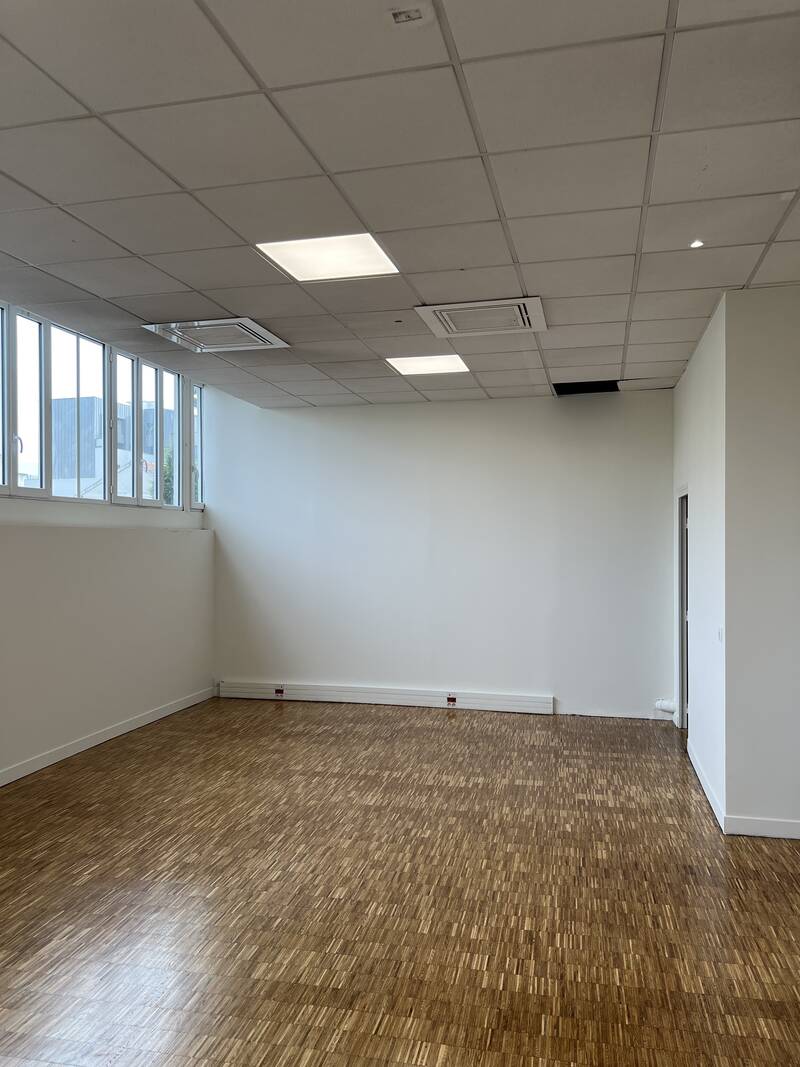 Bureaux, local professionnel Issy-Les-Moulineaux (92130) - 110 m² - 2.650 €