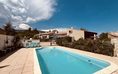 Châteauneuf-Val-Saint-Donat (04200)