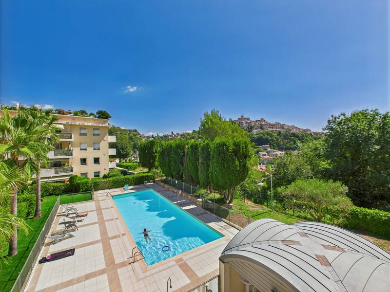 Avec Piscine Et Vue Dégagée