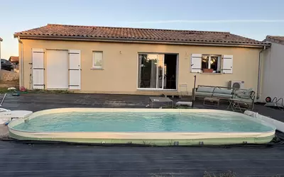 Bourg (33710)