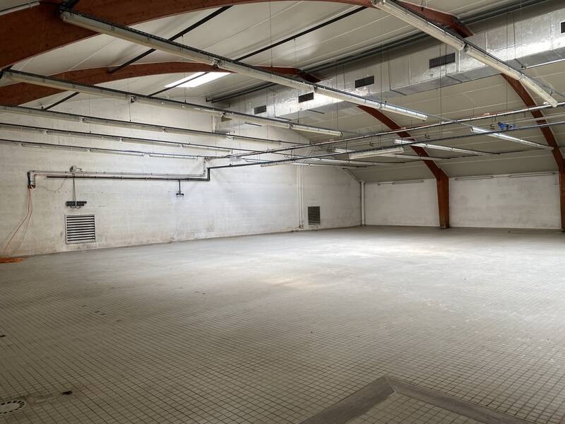 Local d'activité Nantes - 550&nbsp;m² - 4.200&nbsp;&euro;