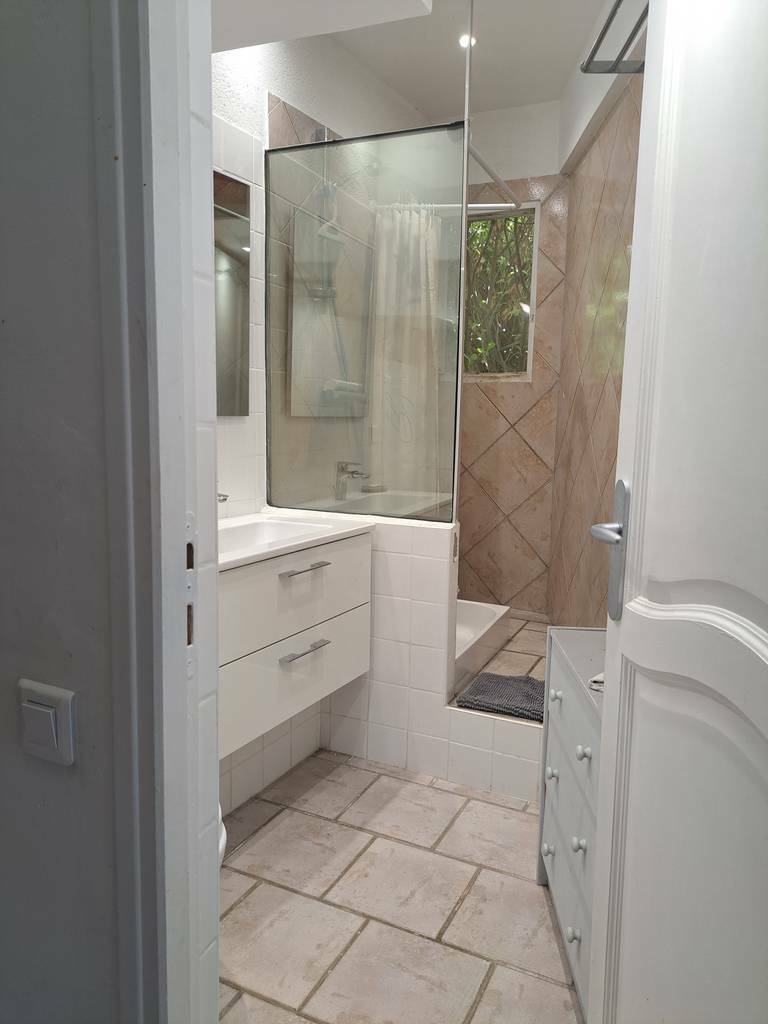 10 Mn Aix-En-Provence, A Calas-Cabries