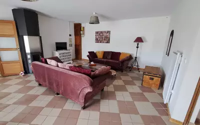 Bourg (33710)