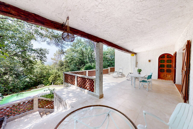 Roquefort-Les-Pins (06330)