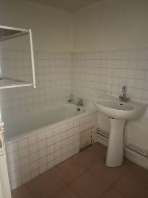 Laon (02000)