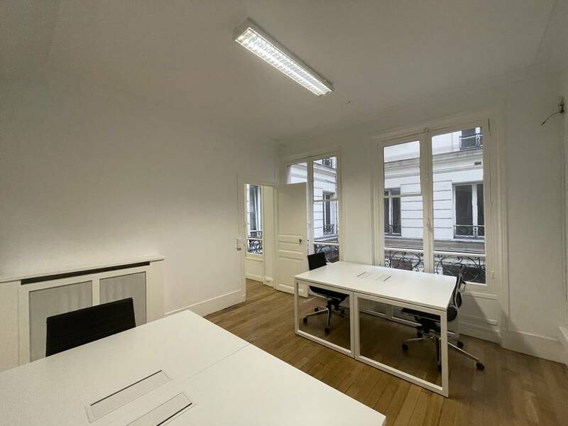 Bureaux, local professionnel Paris 1Er (75001) - 100 m² - 4.200 €