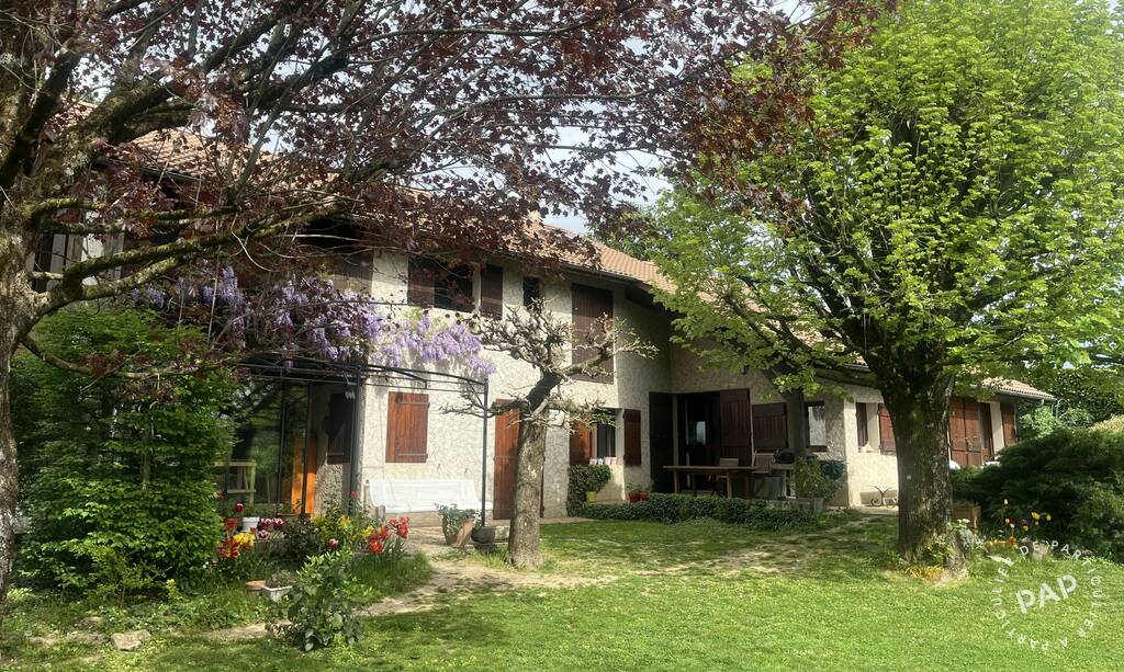 Maison 10 pièces 230 m² · à La Murette · 230 m² · 560 000 €