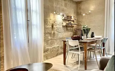 Uzès (30700)