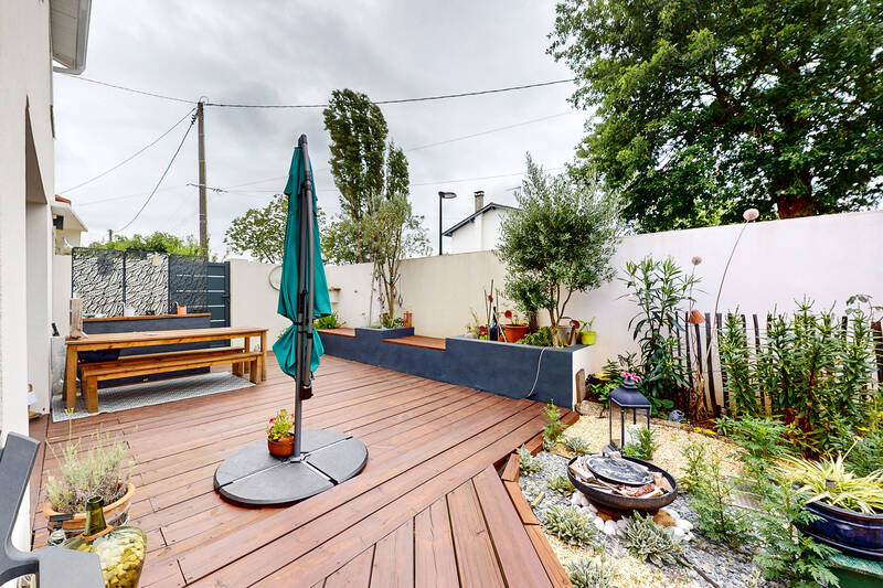 Quartier Résidentiel Avec Piscine