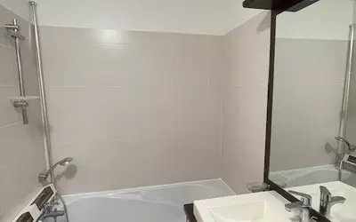 Appartement Avec Terrasse Refait À Neuf
