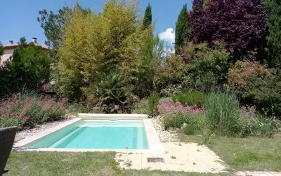 Roussillon (84220)