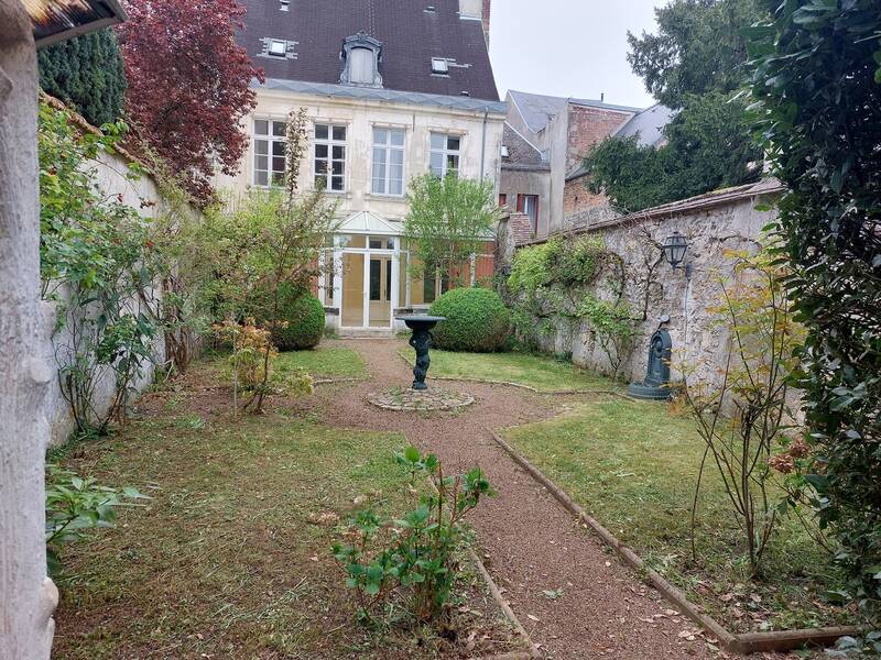 Laon (02000)