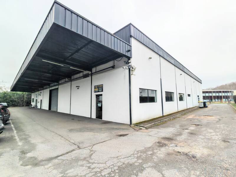 D'activité De 2600M² Vendu Loué