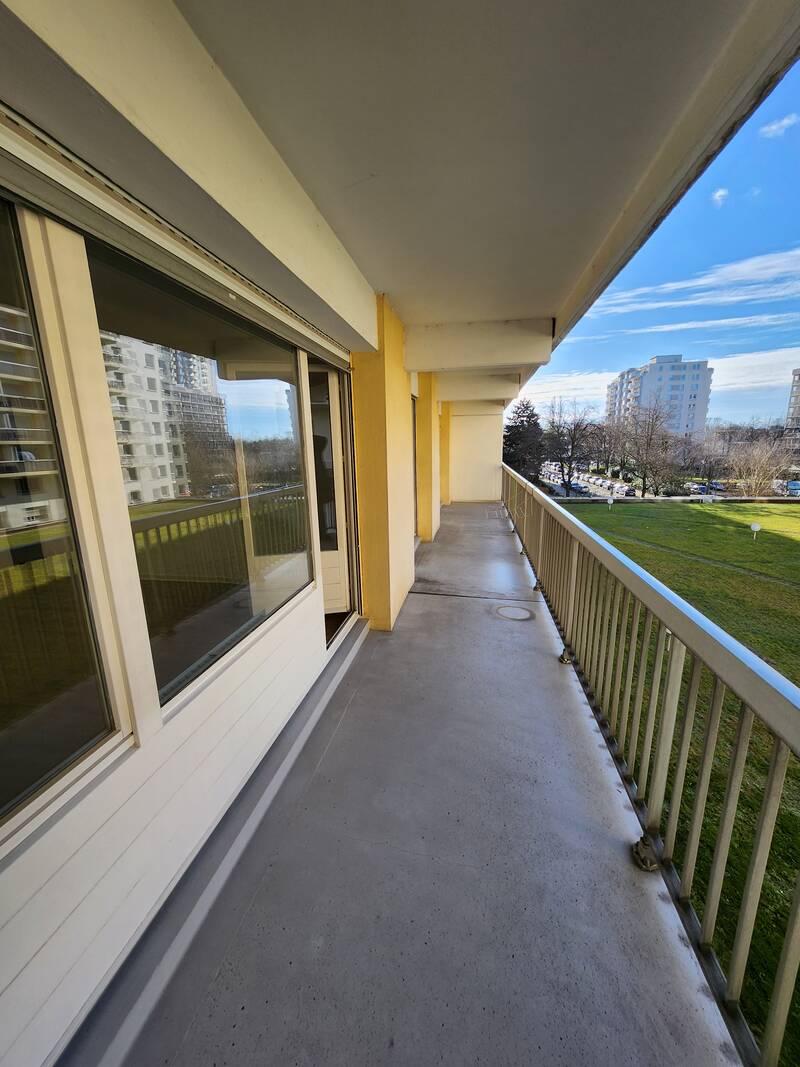 Lumineux Avec Balcon Et Parking