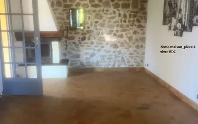 - Un Lot De 2 Maisons