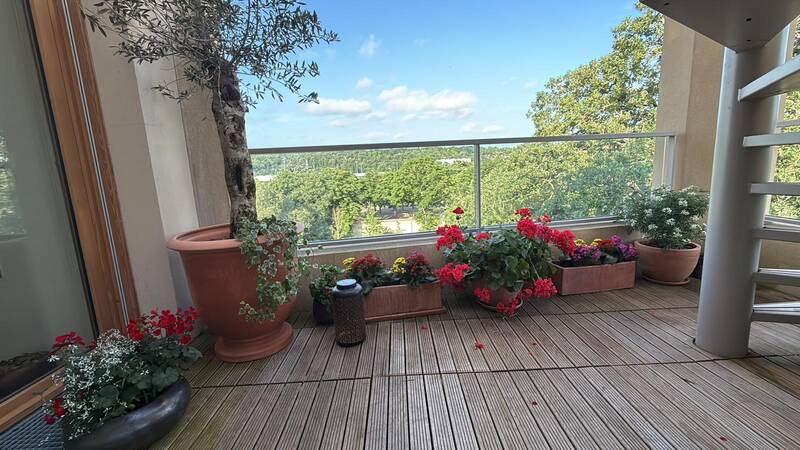 Avec : 70M² Rooftop Et 10M²+8 M² Loggias