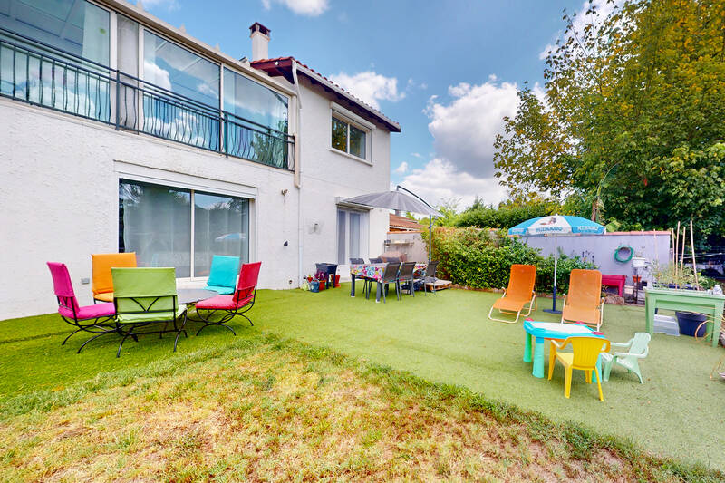 Familiale Avec Deux Logements Indépendants
