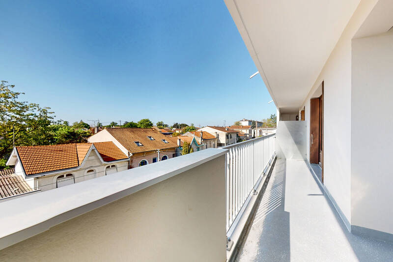 Traversant Avec Balcon Terrasse