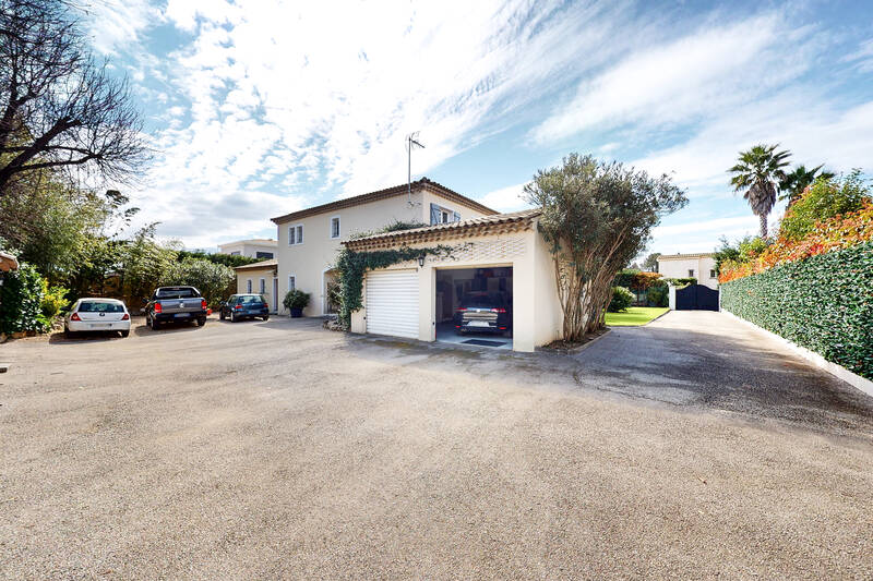 Mougins